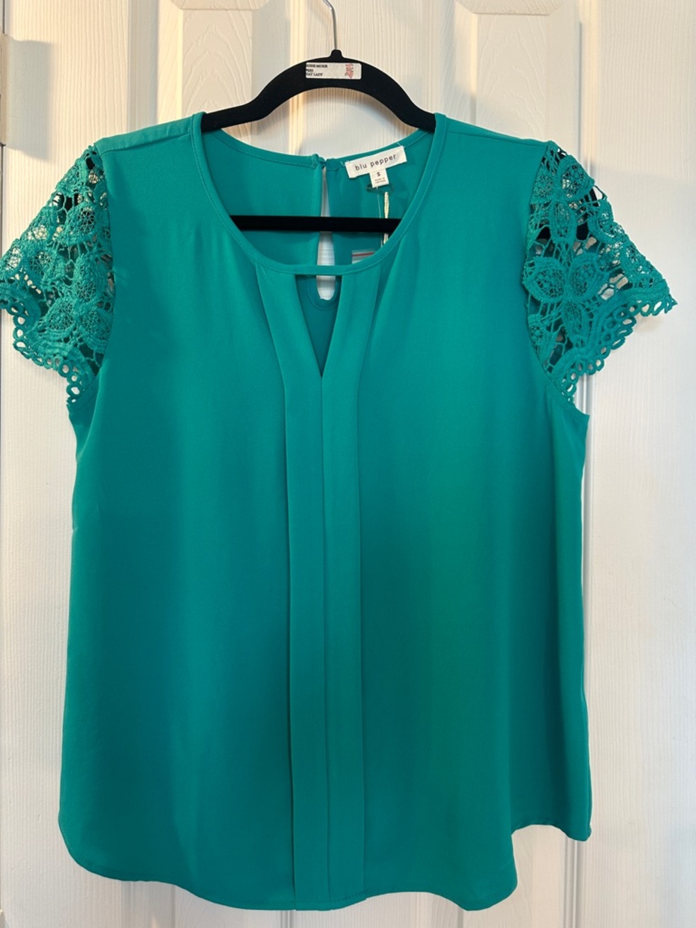 Blu Pepper Teal Crochet Sleeve Keyhole Blouse Sm and LG. new